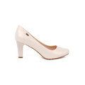 Pumps beige on a post Sergio Leone