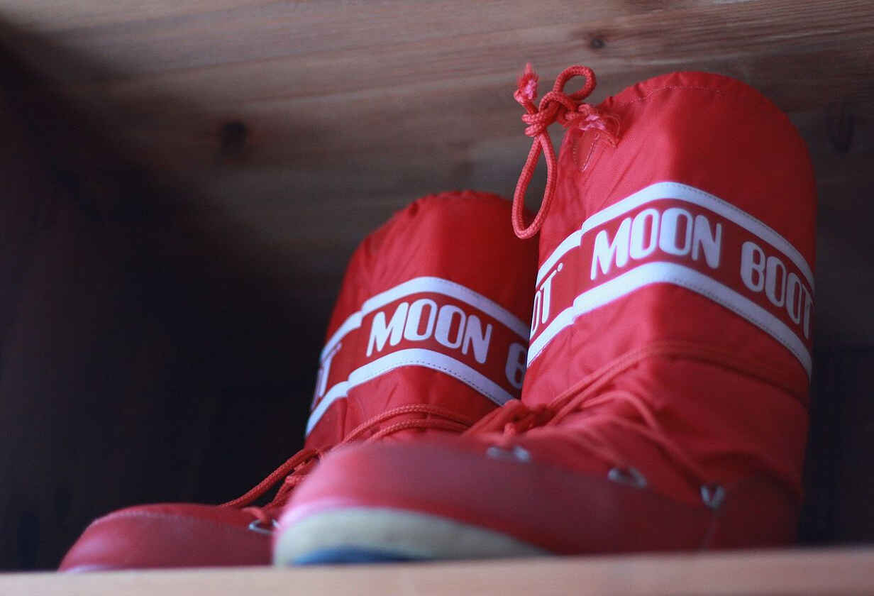 piros moon boot