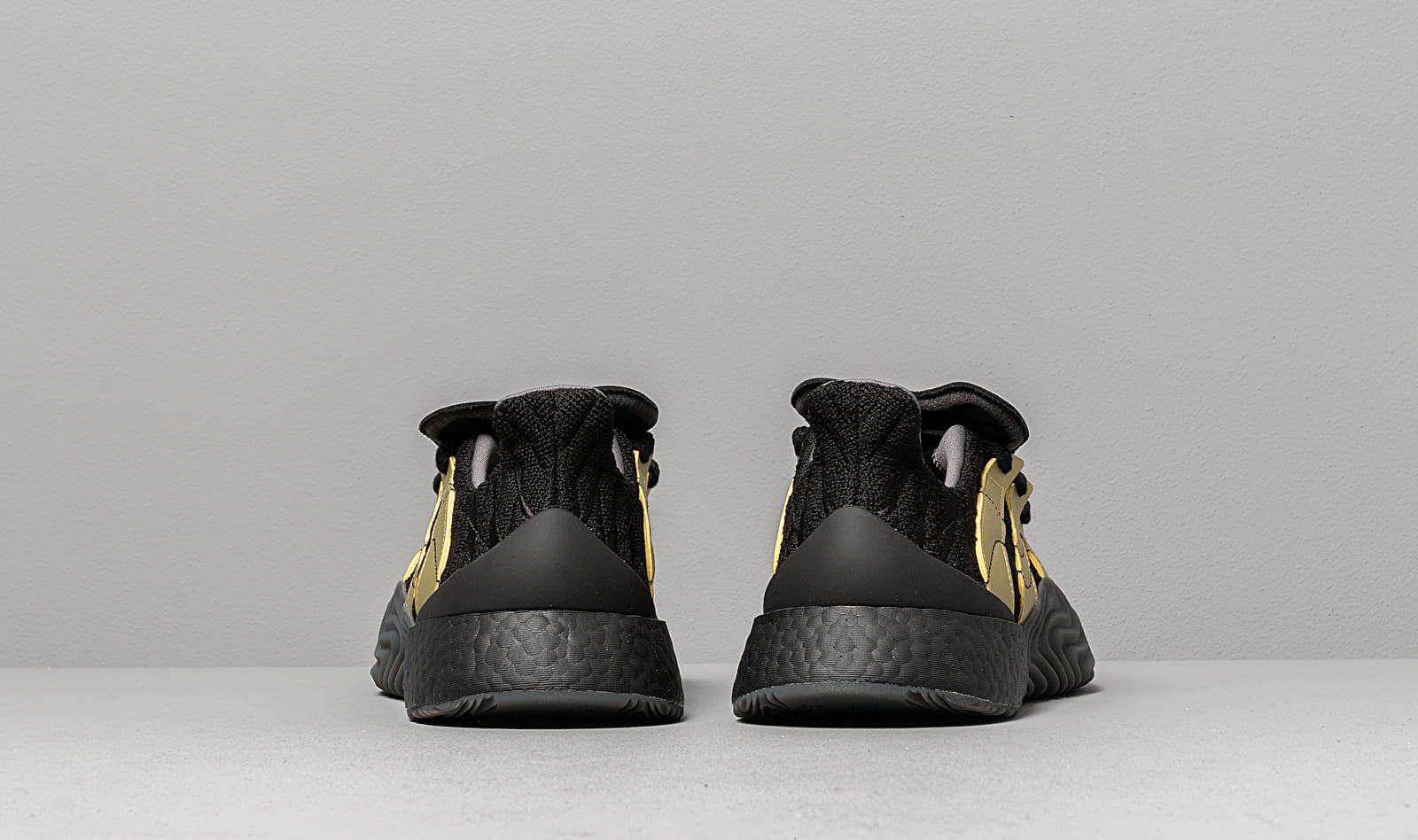 adidas Originals adidas Sobakov Boost Core Black/ Gold Metallic/ Carbon - GLAMI.hu