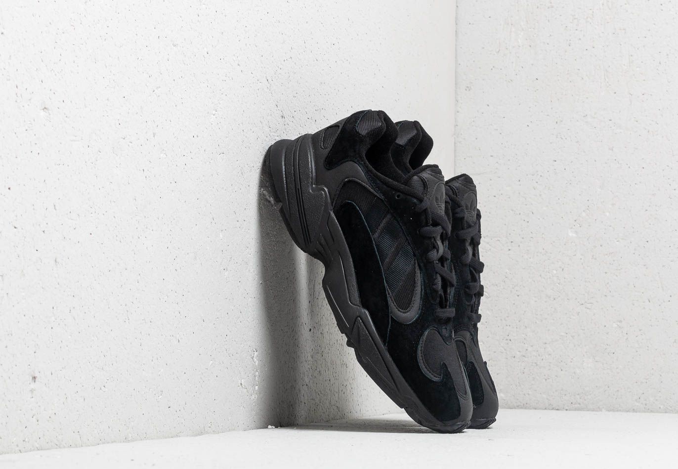adidas Originals adidas YUNG 1 Core Black Core Black Cipő NIKE Air Max Axis AA2146 011 BlackBlackMtlc Gold