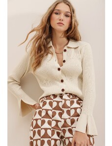 Trend Alaçatı Stili Women's Ecru Polo Neck Buttoned Down Rivet Knitwear Blouse with Underwired Sleeves
