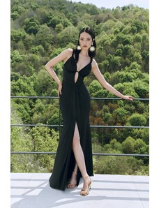 Trendyol X Zeynep Tosun fekete estélyi viselet és báli ruha testhezálló mély V-nyakkal
