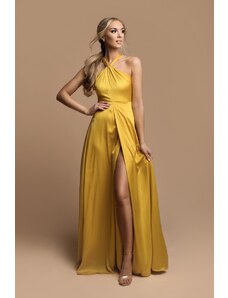 Sárga szatén ruha magas hasítékkal