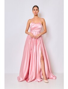Rózsaszín fényes ruha hasítékkal