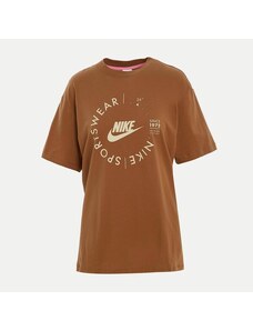 Nike Póló Utility Bf Tee Al'brwn Tee Női Ruhák Pólók FD4235-270 Barna