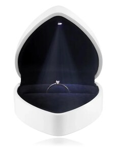 Ekszer Eshop - Doboz gyűrűkhöz LED lámpával - szív, fényes fehér színű, fekete párnával G29.05
