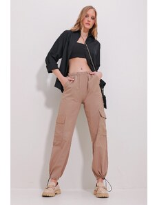 Trend Alaçatı Stili Women's Light Beige Cargo Pocket Elastic Waist Jogging Trousers