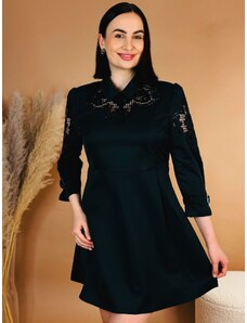 Webmoda Elegáns női A-szabású ruha csipkével - fekete