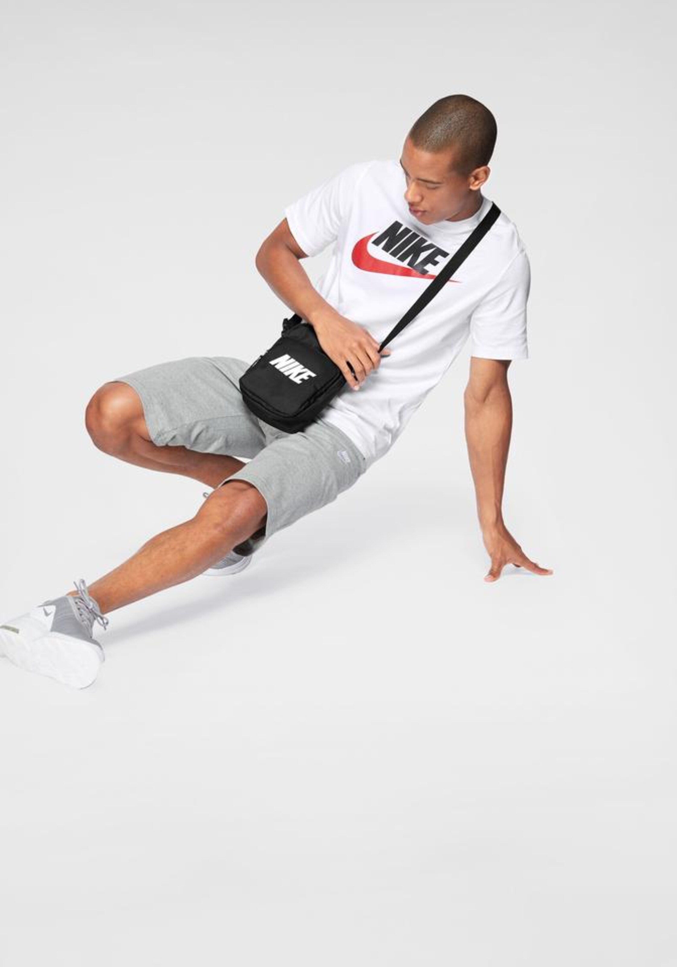Nike Sportswear Póló 'Futura' piros / fehér