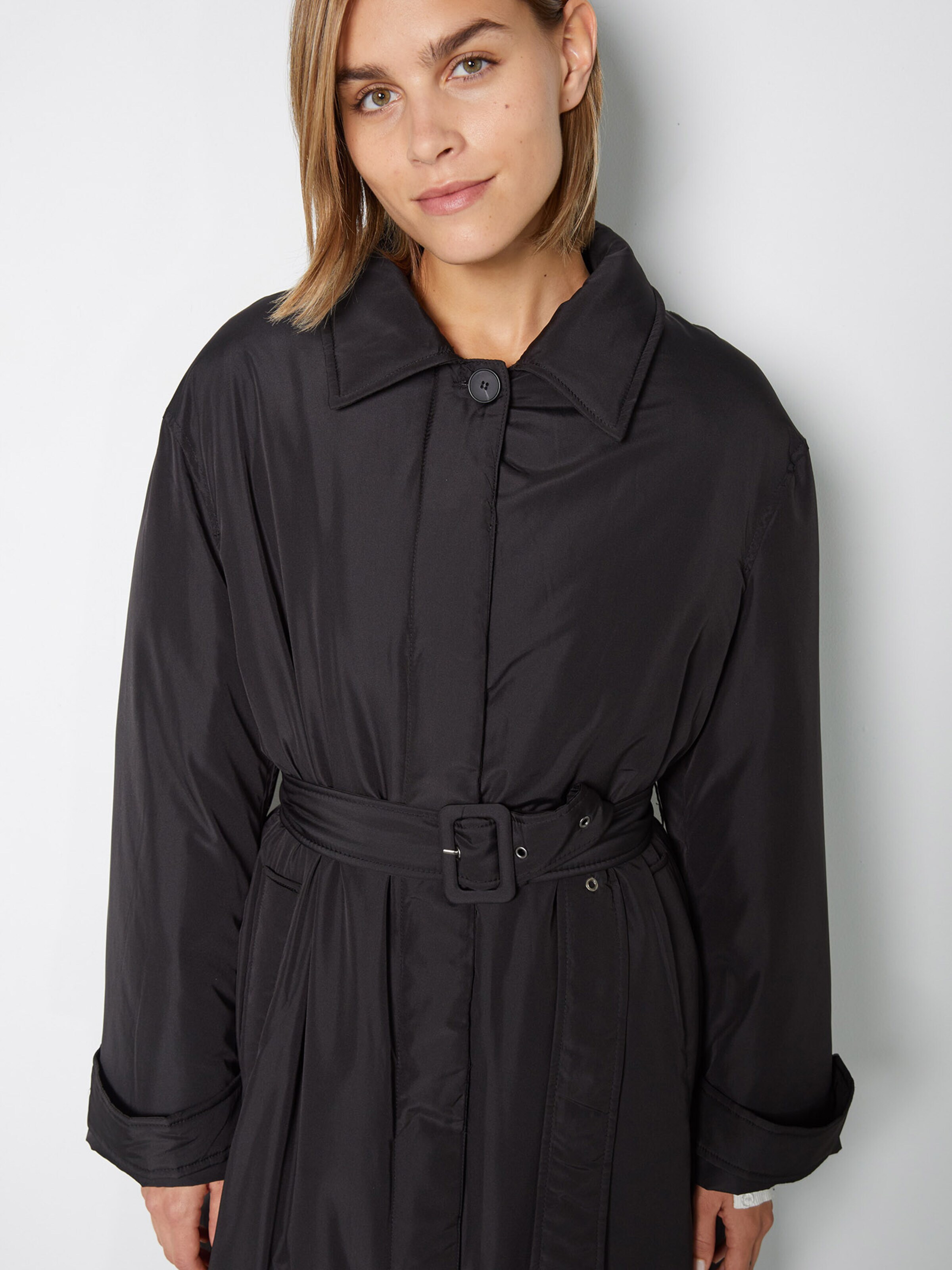 Bershka Télikabátok fekete