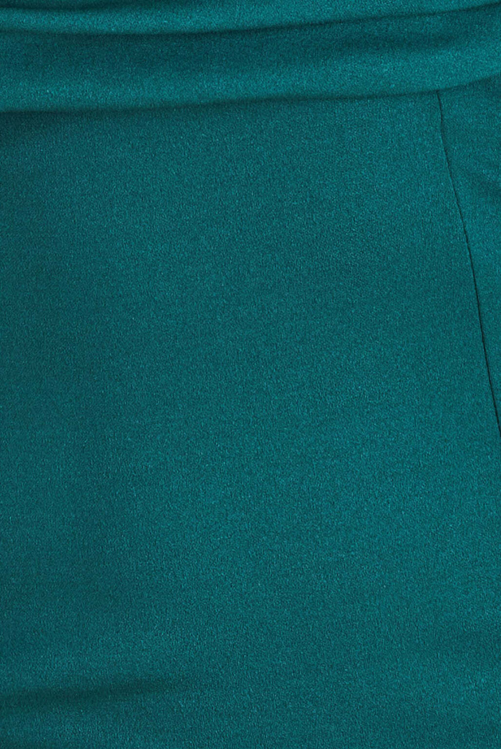 Zöld testhezálló ruha fedett vállal