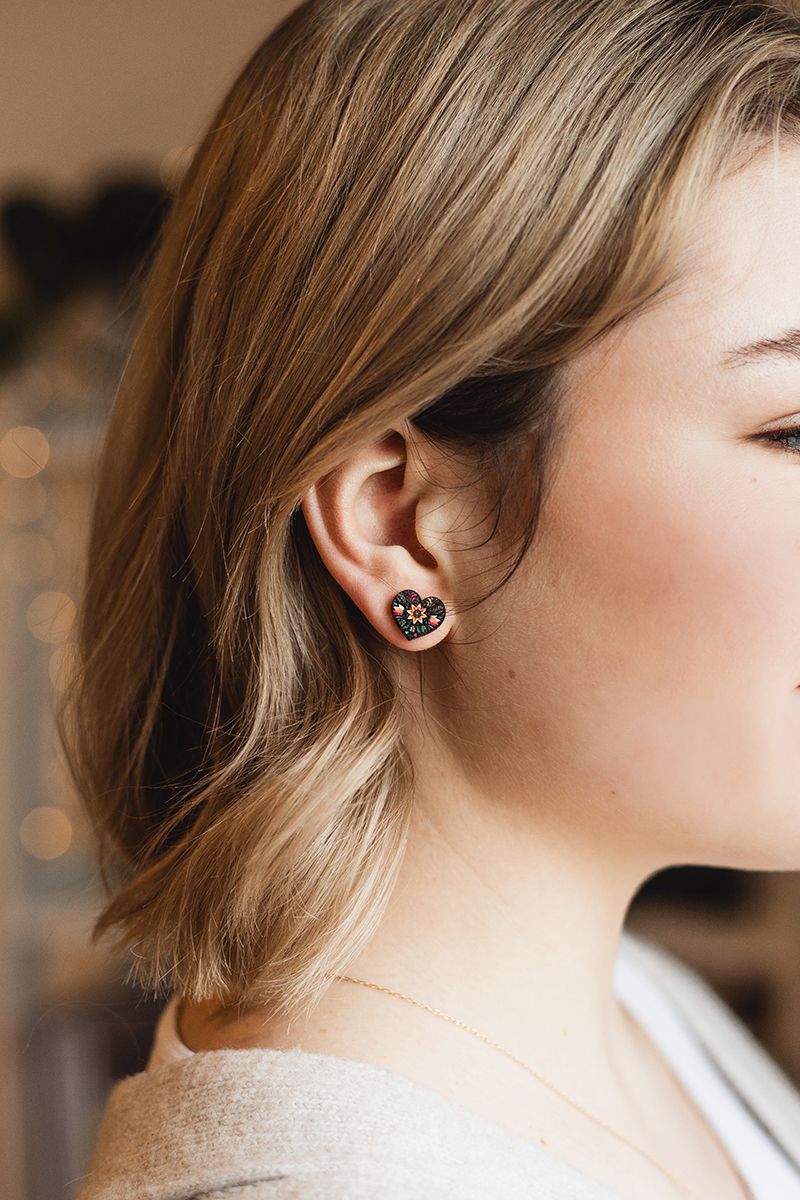 BeWooden Fa Fülbevaló Népi Szív – Fekete