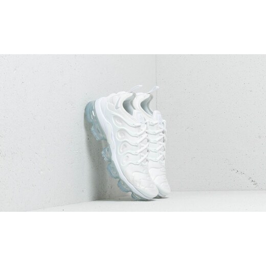 nike vapormax plus all white