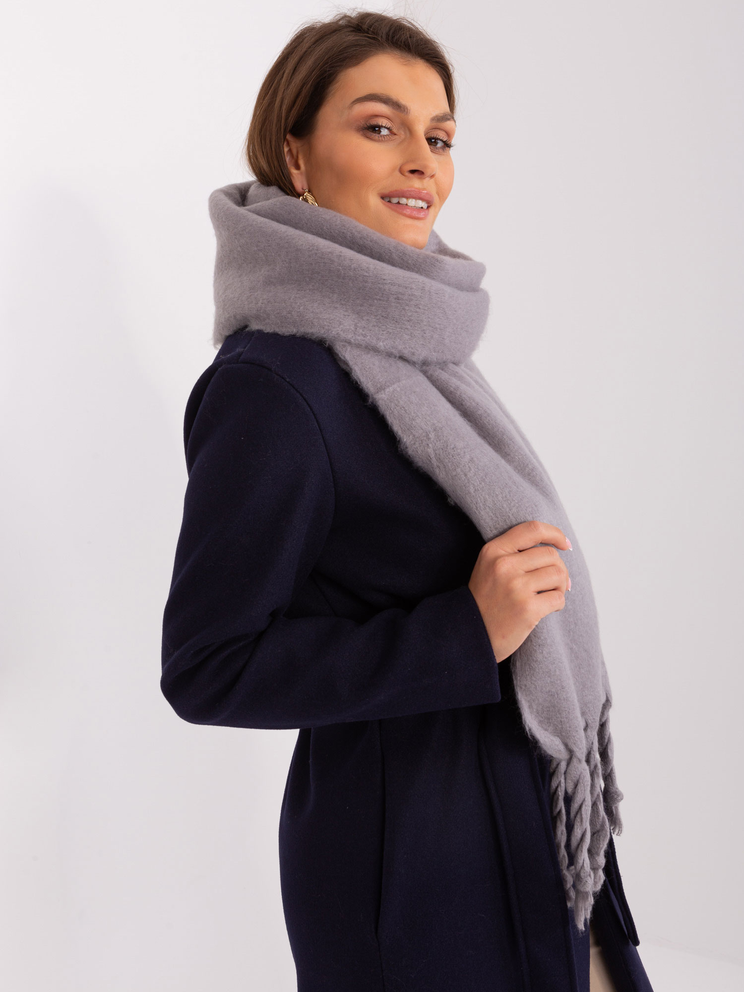 ITALY MODA Szürke sál rojtokkal AT-SZ-2313502.63P-grey