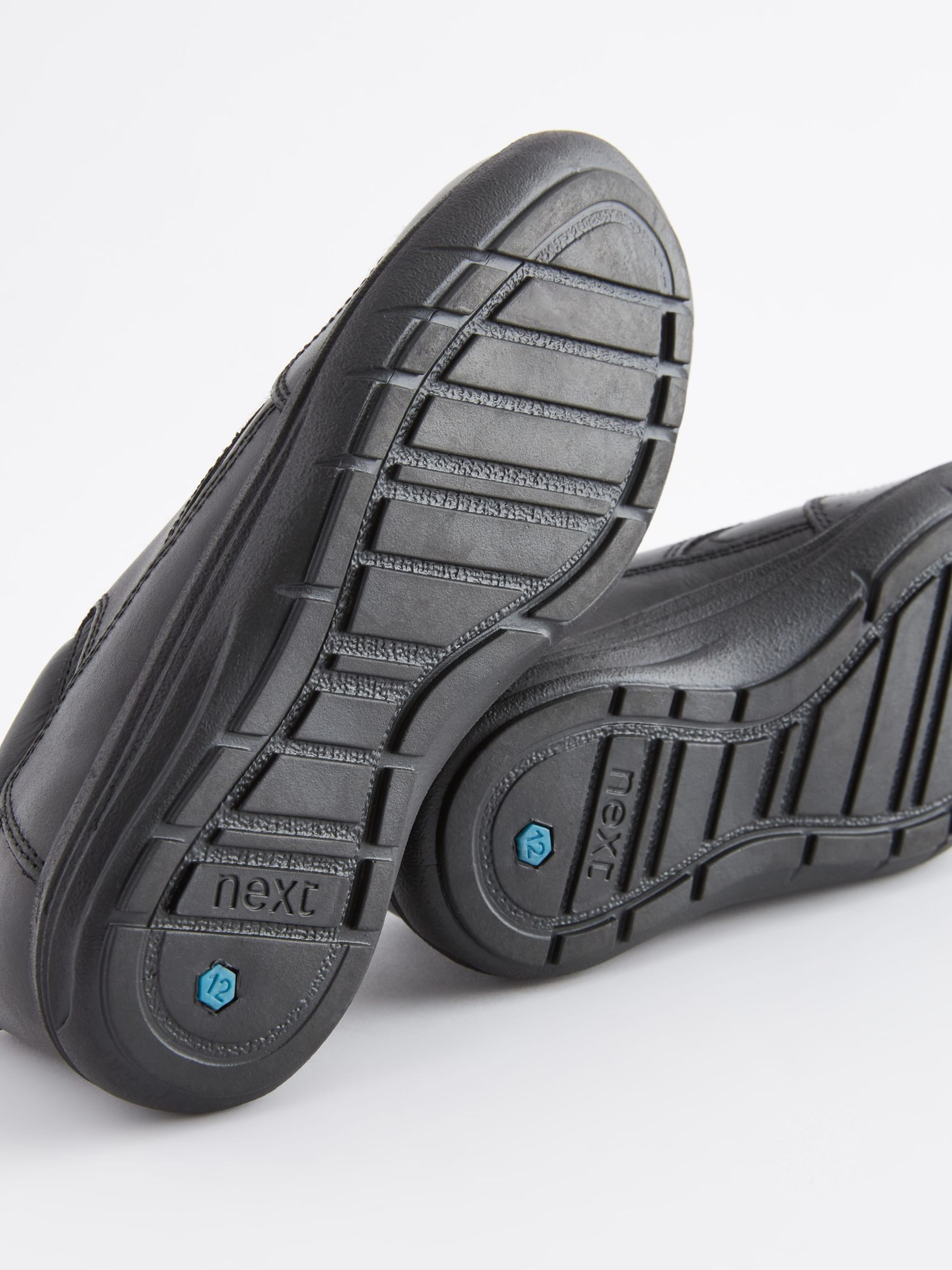 Next Félcipő fekete