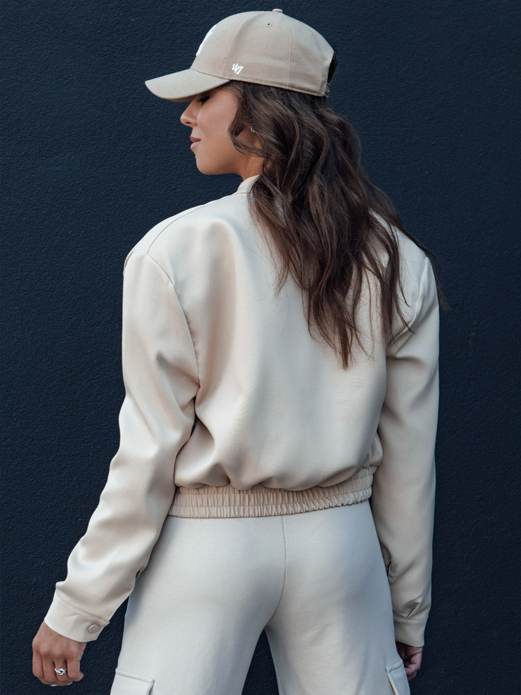 BASIC Bézs színű női bomber nagy zsebekkel PRIEV TY4306