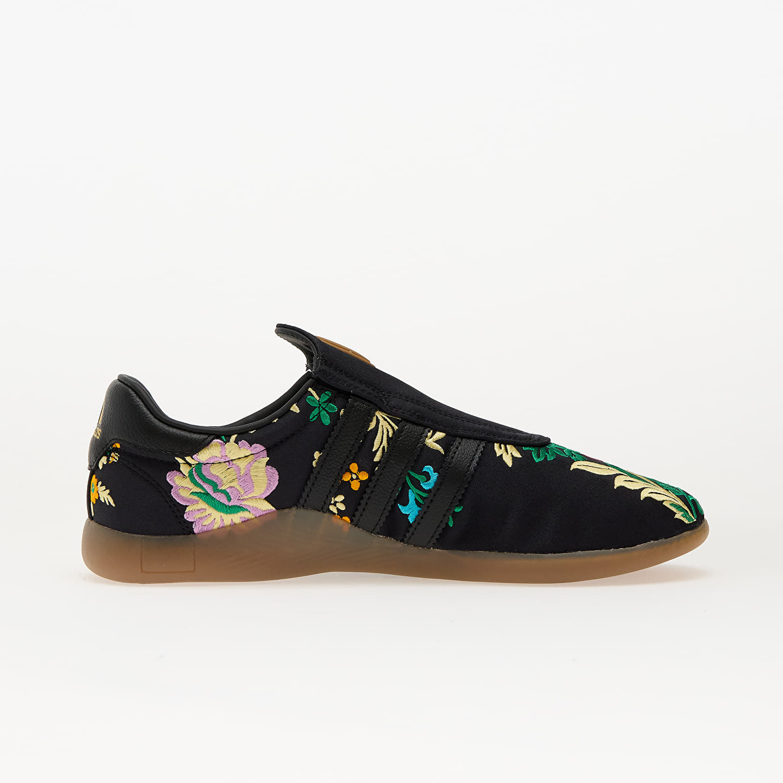 adidas Originals adidas Taekwondo Mei W Core Black/ Gold Metallic/ Gum4