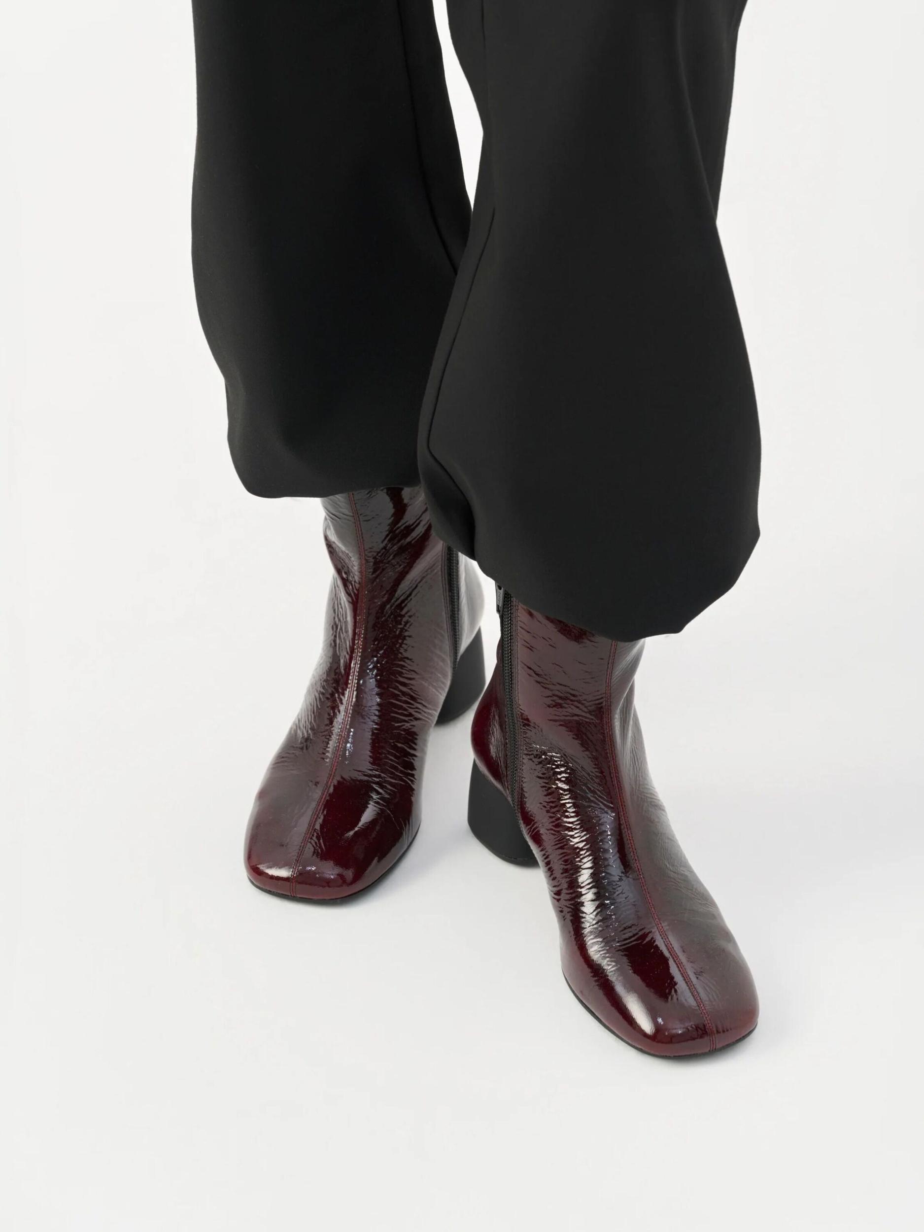 VAGABOND SHOEMAKERS Rövid szárú csizmák 'Livia' bordó