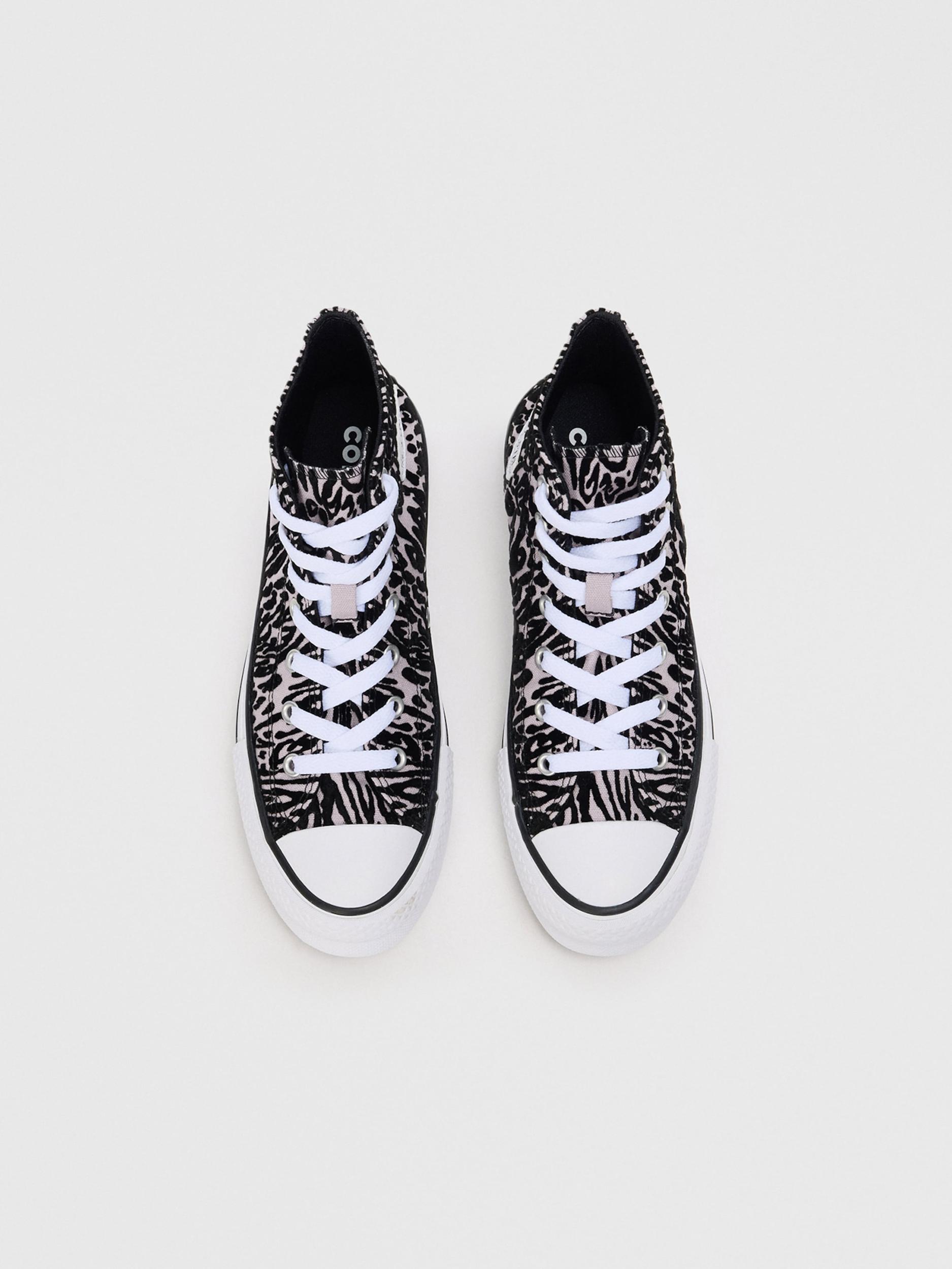 CONVERSE Sportcipő 'Chuck Taylor All Star' pasztellila / fekete