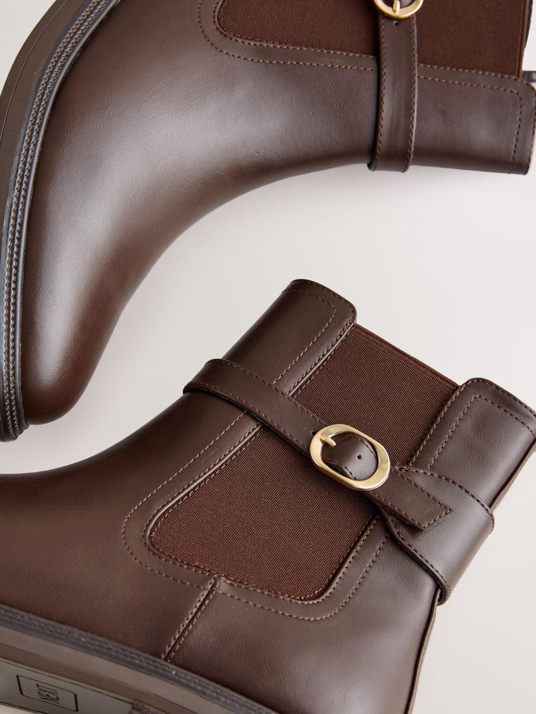 Next Rövid szárú csizmák sötét barna