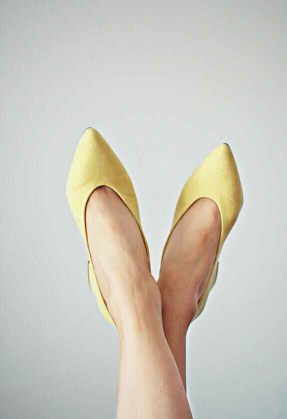 sárga tamaris cipő