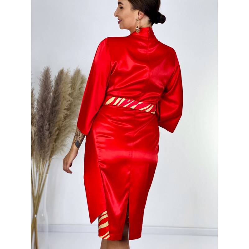 Webmoda Női piros szatén alkalmi ruha övvel molett hölgyeknek