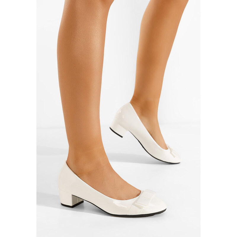Zapatos Carasca fehér alacsony sarkú körömcipők