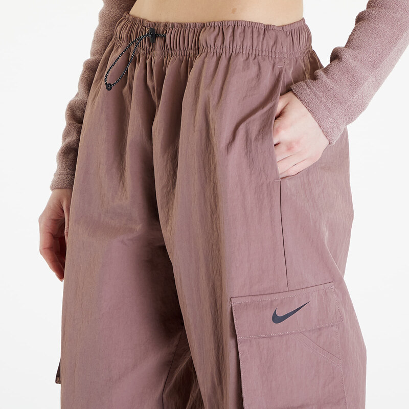 Női cargo nadrág Nike Sportswear Essential Women's High-Rise Woven Cargo Pants Smokey Mauve/ Black