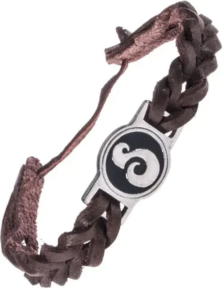 Ekszer Eshop - Sötétbarna bőr karkötő - kerek tábla, "S" betű díszítés AC3.01