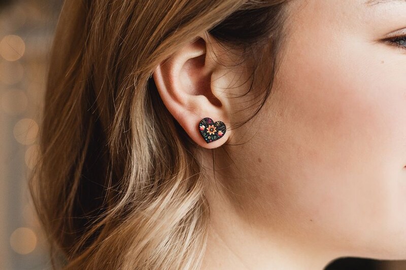 BeWooden Fa Fülbevaló Népi Szív – Fekete