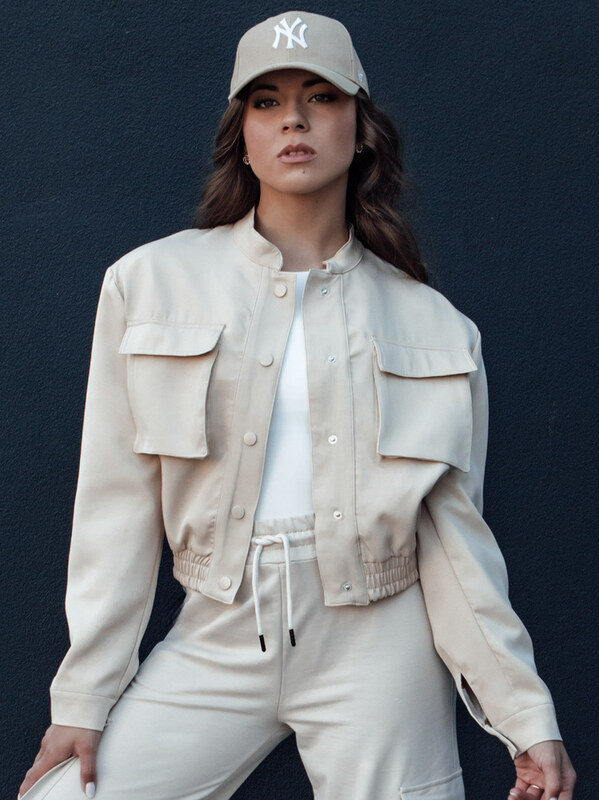 BASIC Bézs színű női bomber nagy zsebekkel PRIEV TY4306