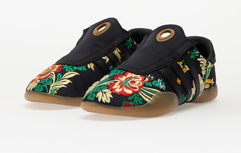 adidas Originals adidas Taekwondo Mei W Core Black/ Gold Metallic/ Gum4